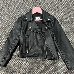 GAP Black Jacket Sleek Design Versatile Style